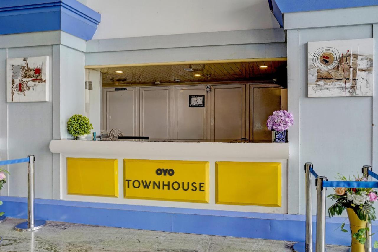 Townhouse 809 Royal Palms Hotel - Rose Collection Mumbai Ngoại thất bức ảnh