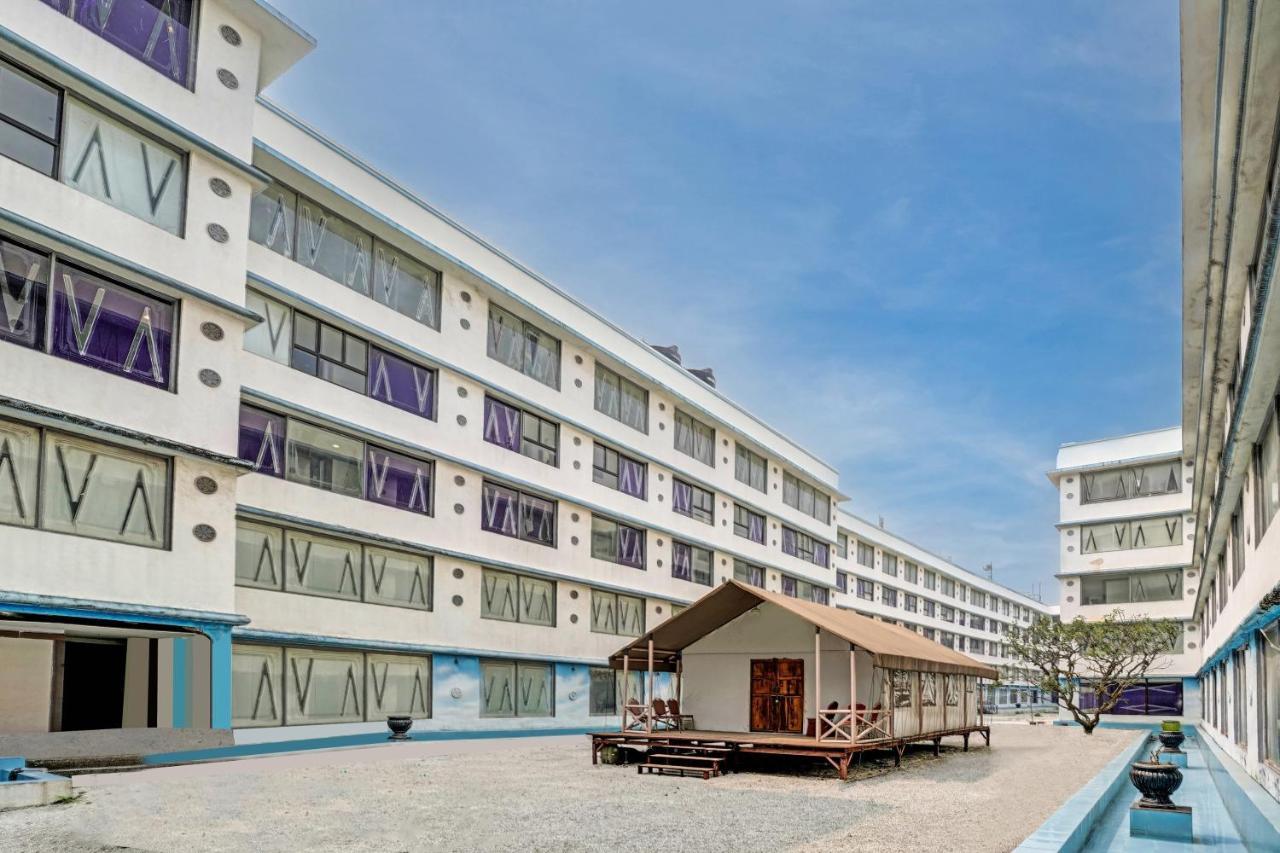 Townhouse 809 Royal Palms Hotel - Rose Collection Mumbai Ngoại thất bức ảnh