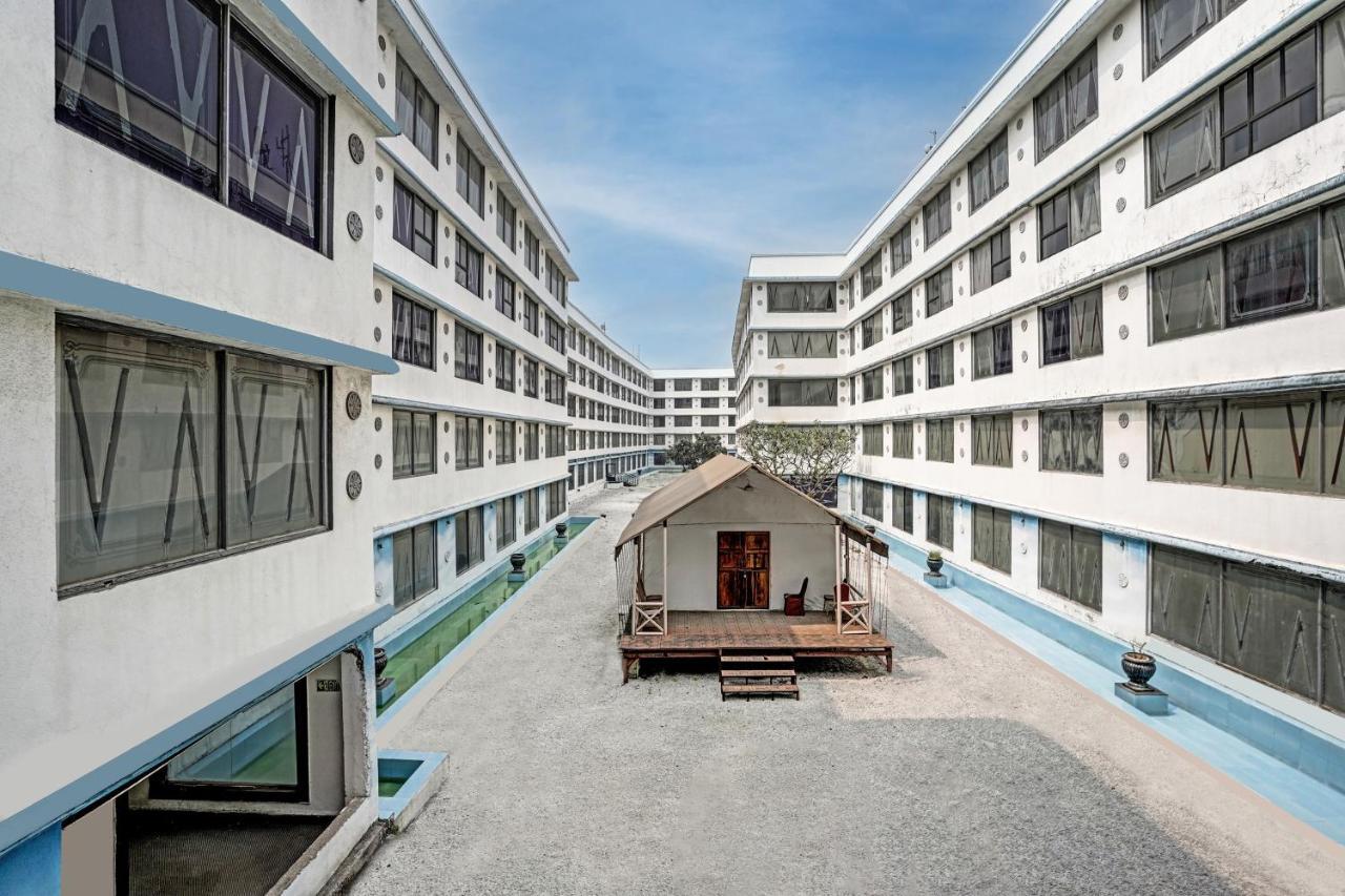 Townhouse 809 Royal Palms Hotel - Rose Collection Mumbai Ngoại thất bức ảnh
