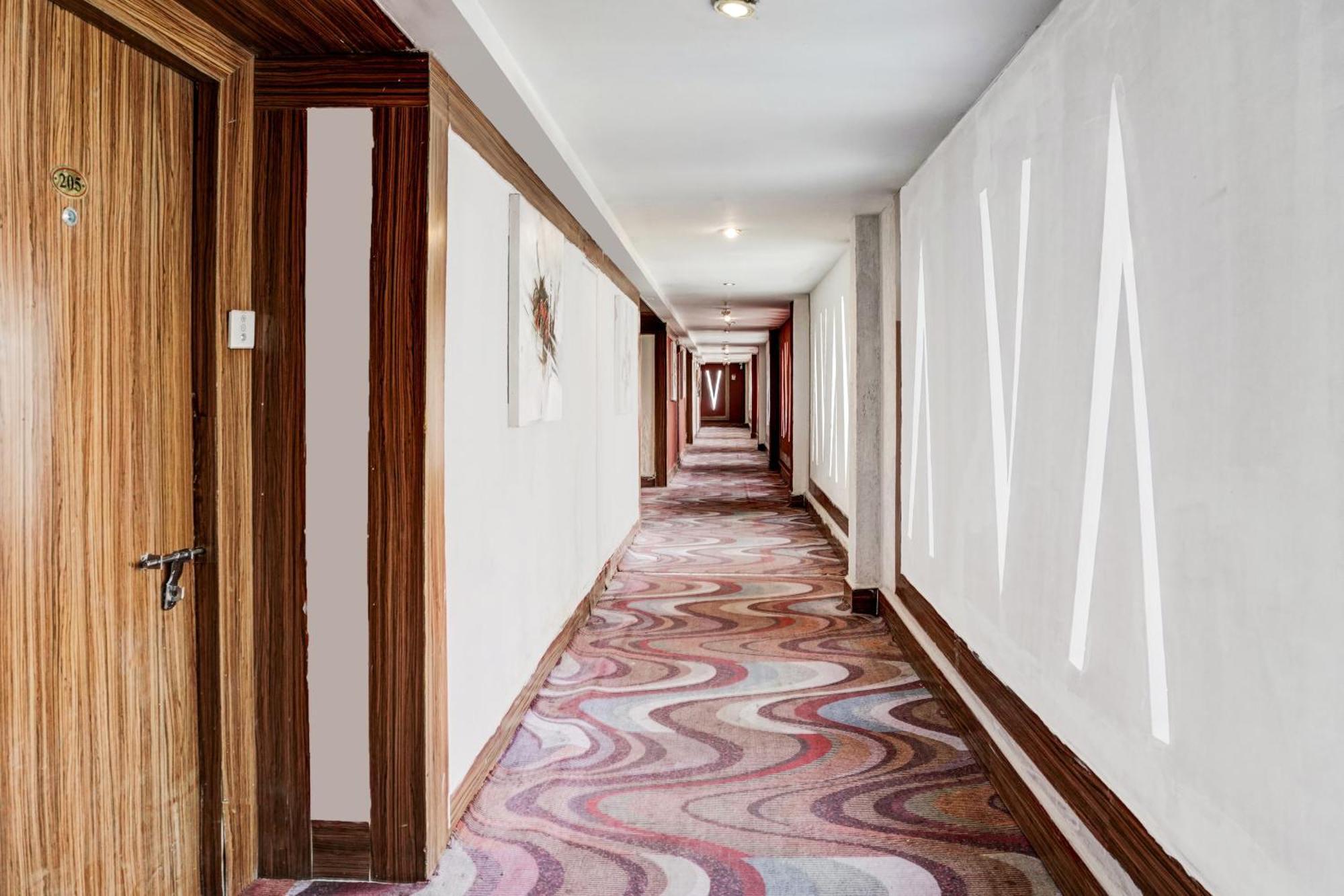 Townhouse 809 Royal Palms Hotel - Rose Collection Mumbai Ngoại thất bức ảnh