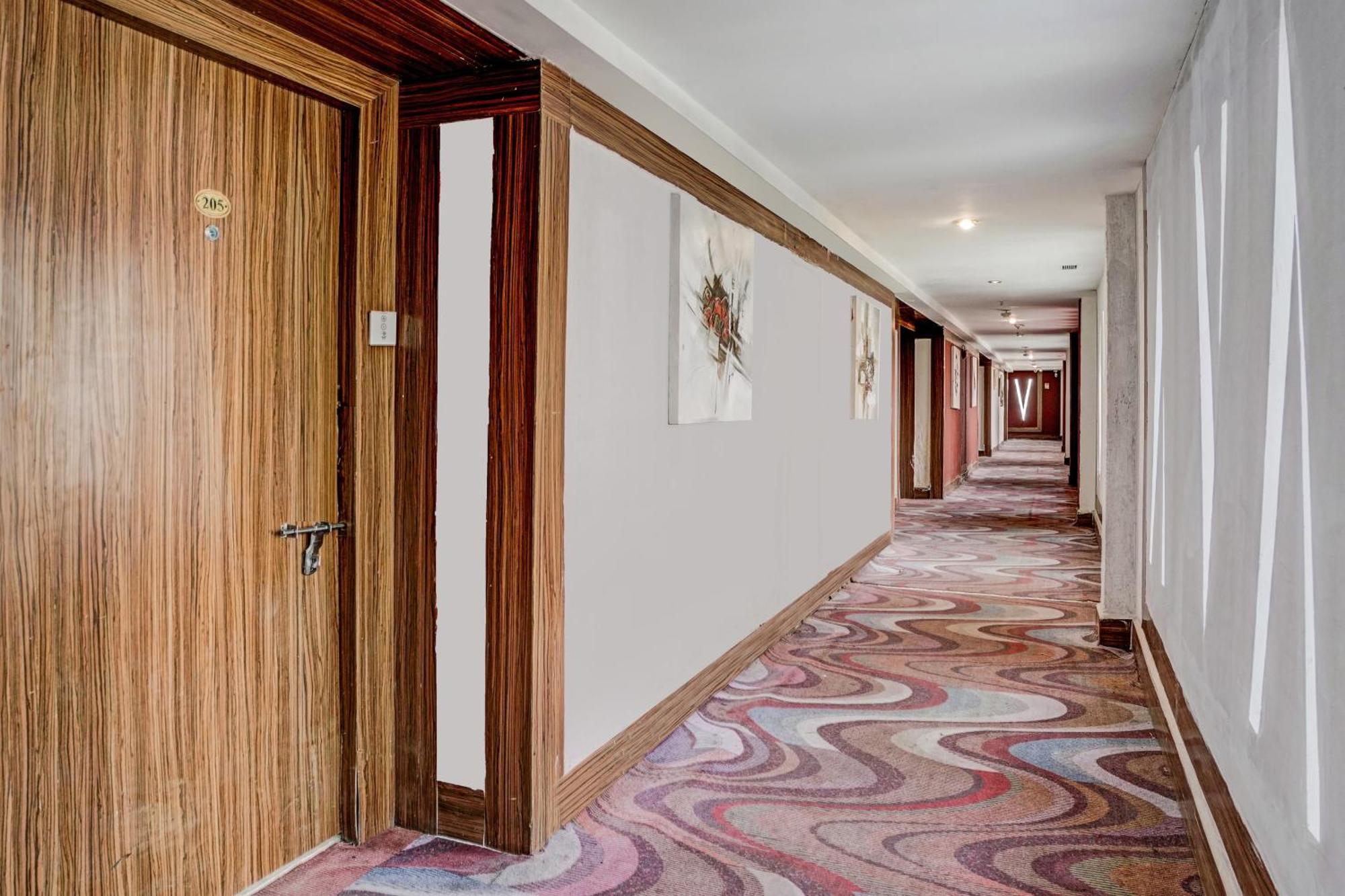 Townhouse 809 Royal Palms Hotel - Rose Collection Mumbai Ngoại thất bức ảnh