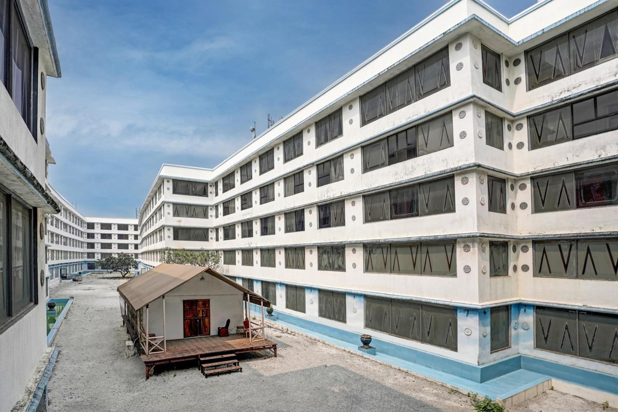 Townhouse 809 Royal Palms Hotel - Rose Collection Mumbai Ngoại thất bức ảnh