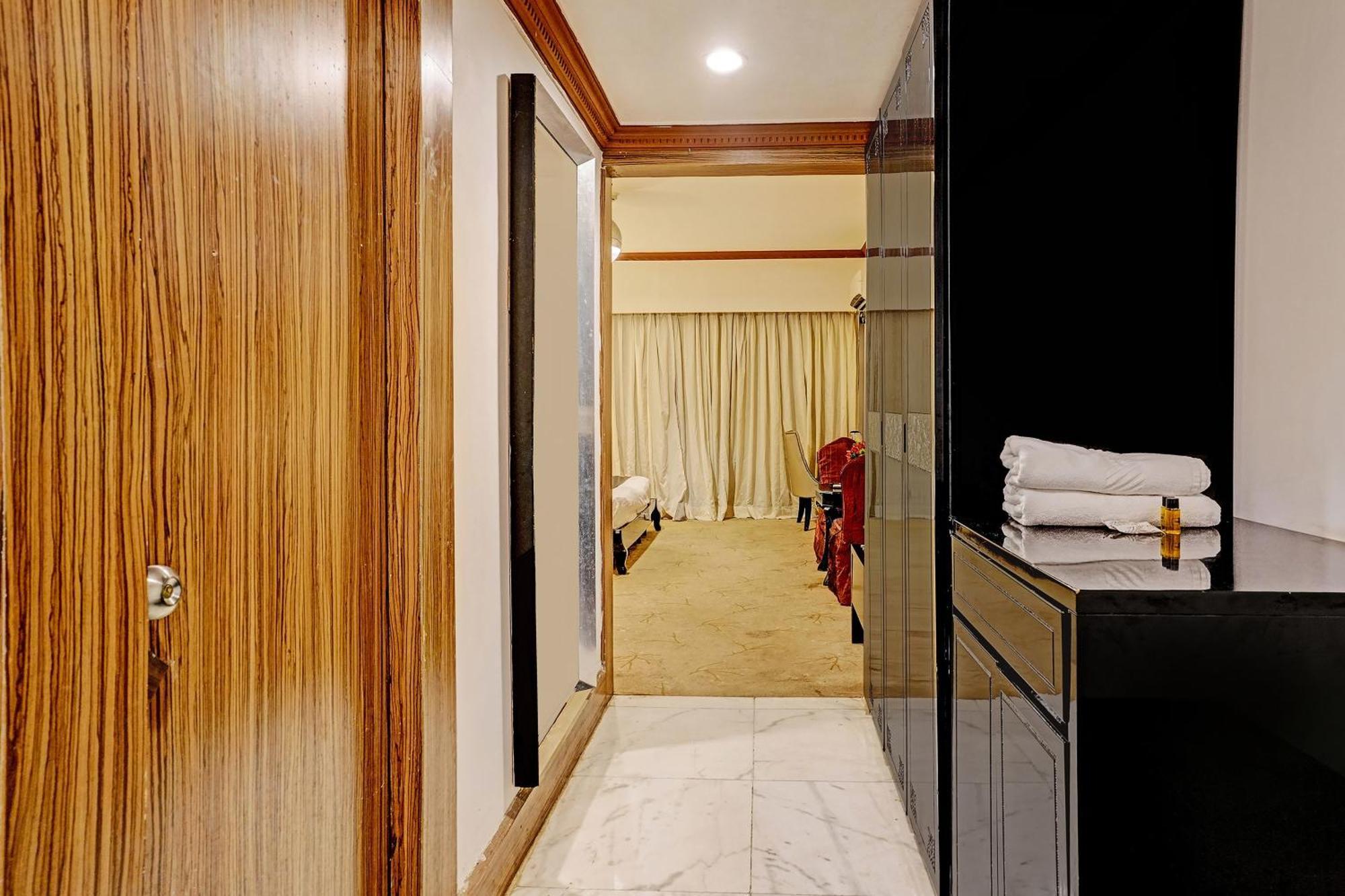 Townhouse 809 Royal Palms Hotel - Rose Collection Mumbai Ngoại thất bức ảnh